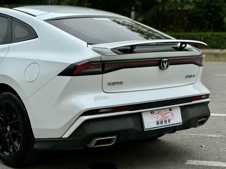 Changan UNI-V 2024 2024款 1.5T 尊贵型