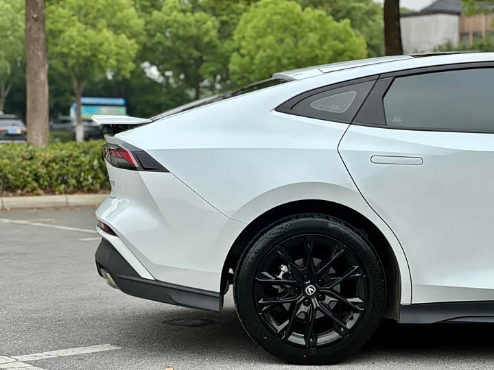 Changan UNI-V 2024 2024款 1.5T 尊贵型