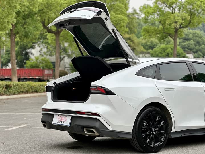 Changan UNI-V 2024 2024款 1.5T 尊贵型