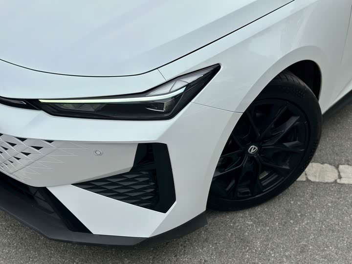 Changan UNI-V 2024 2024款 1.5T 尊贵型