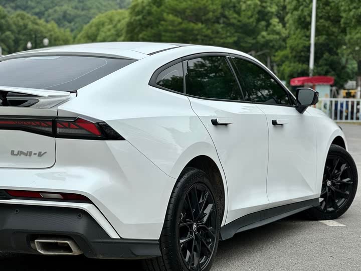 Changan UNI-V 2024 2024款 1.5T 尊贵型