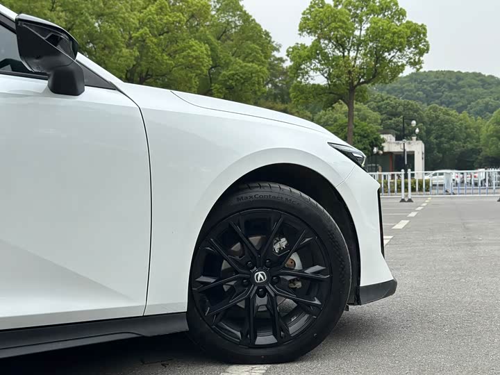 Changan UNI-V 2024 2024款 1.5T 尊贵型