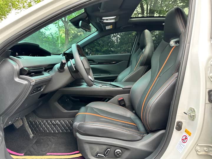 Changan UNI-V 2024 2024款 1.5T 尊贵型