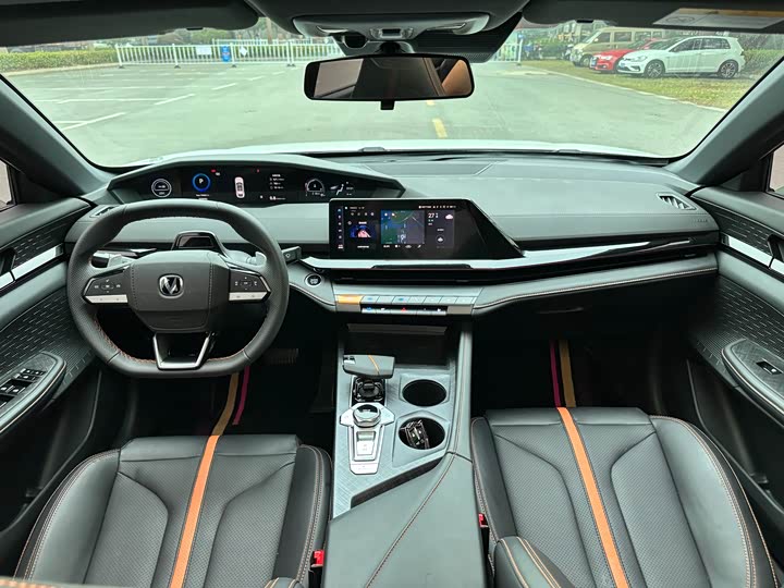 Changan UNI-V 2024 2024款 1.5T 尊贵型