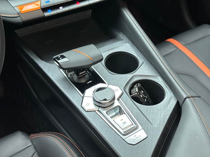 Changan UNI-V 2024 2024款 1.5T 尊贵型