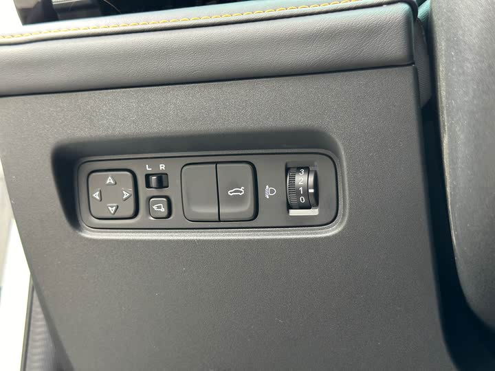 Changan UNI-V 2024 2024款 1.5T 尊贵型