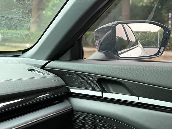 Changan UNI-V 2024 2024款 1.5T 尊贵型