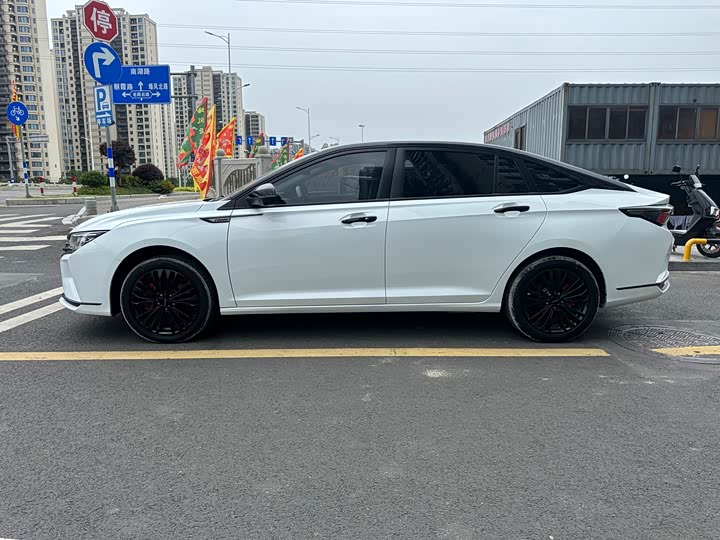 Dongfeng Aeolus Yixuan Max 2022 2022款 1.5T 超帅潮爸版