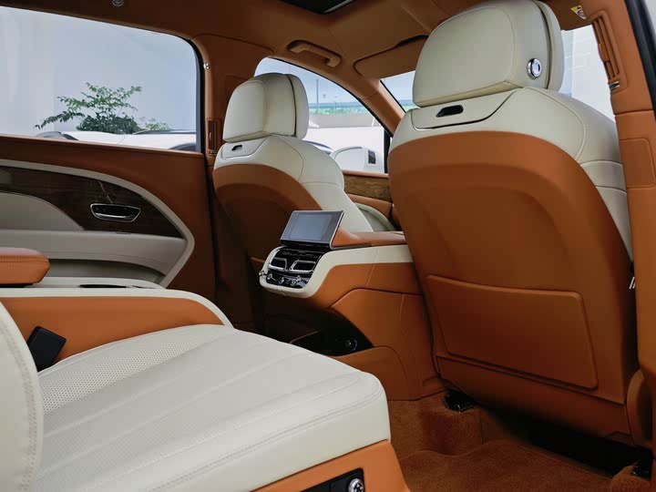 Bentley Bentayga 2024 2024款 4.0T V8 长轴距版