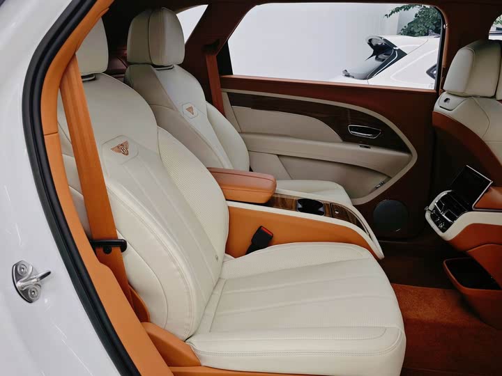 Bentley Bentayga 2024 2024款 4.0T V8 长轴距版