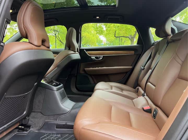 Volvo S90 Hybrid 2024 2024款 插电式混动 四驱长续航智逸豪华版