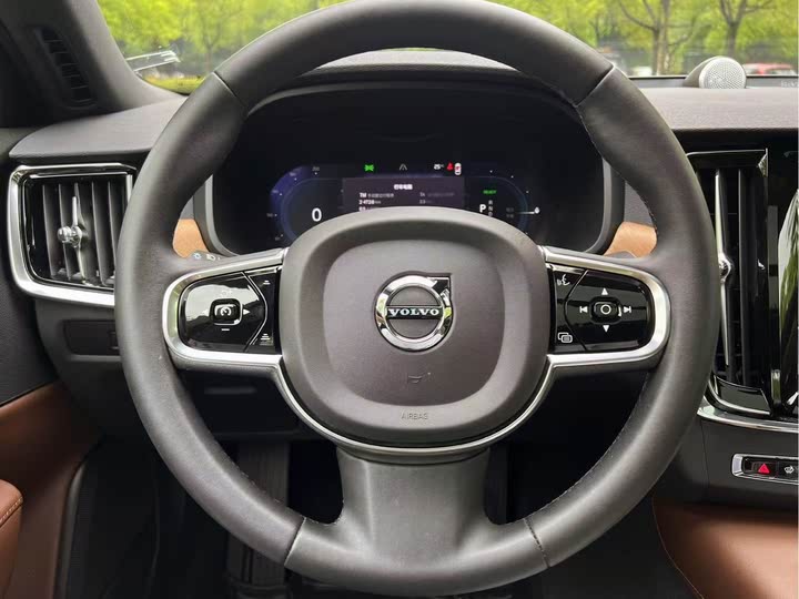 Volvo S90 Hybrid 2024 2024款 插电式混动 四驱长续航智逸豪华版