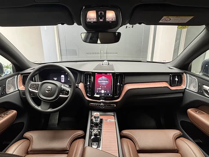 Volvo XC60 Hybrid 2025 2025款 插电式混动 长续航四驱智雅豪华版