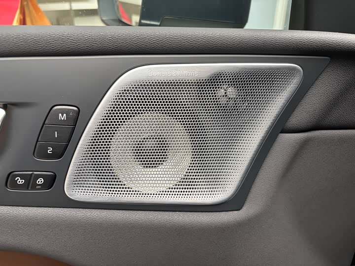 Volvo XC60 Hybrid 2025 2025款 插电式混动 长续航四驱智雅豪华版