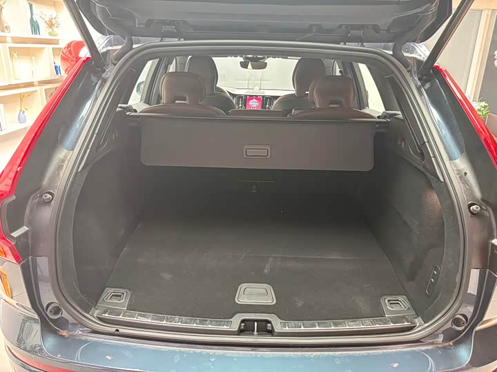 Volvo XC60 Hybrid 2025 2025款 插电式混动 长续航四驱智雅豪华版