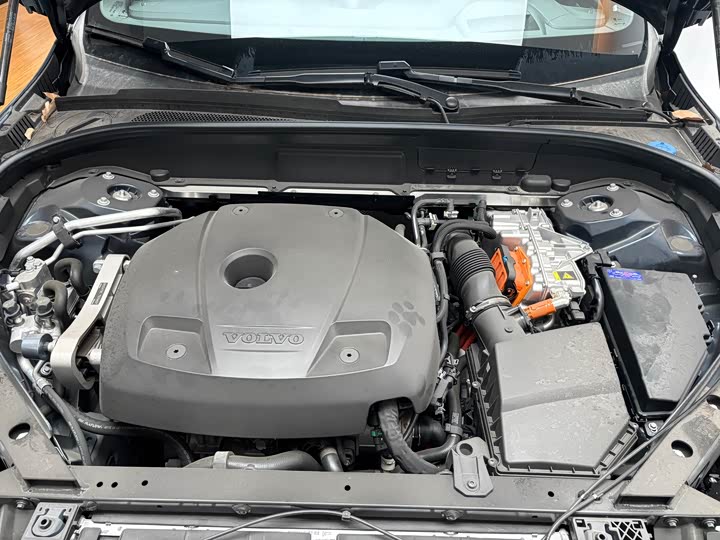 Volvo XC60 Hybrid 2025 2025款 插电式混动 长续航四驱智雅豪华版