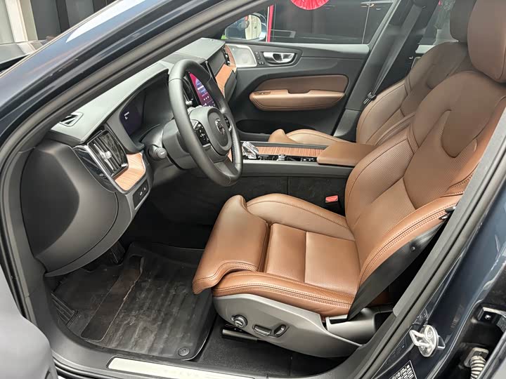 Volvo XC60 Hybrid 2025 2025款 插电式混动 长续航四驱智雅豪华版