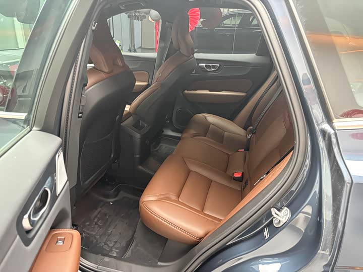 Volvo XC60 Hybrid 2025 2025款 插电式混动 长续航四驱智雅豪华版