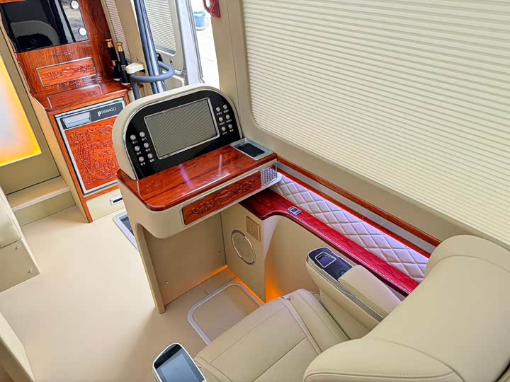 Hongqi Guoyue 2024 2024款 3.0T 旗舰版 17座