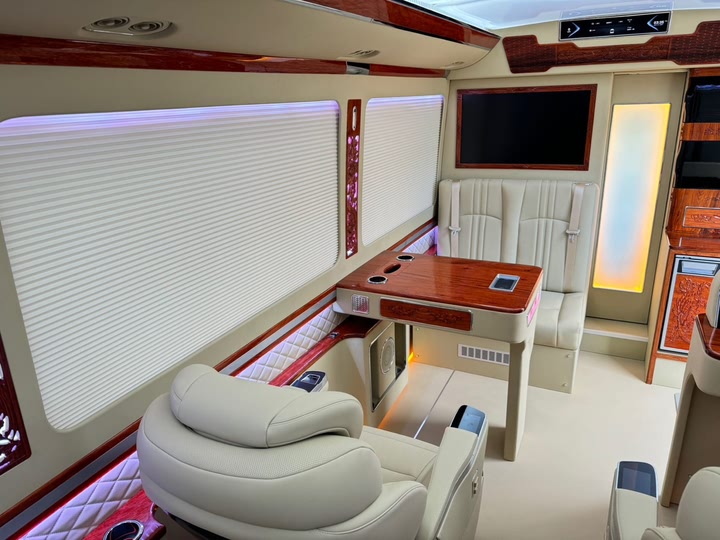 Hongqi Guoyue 2024 2024款 3.0T 旗舰版 17座