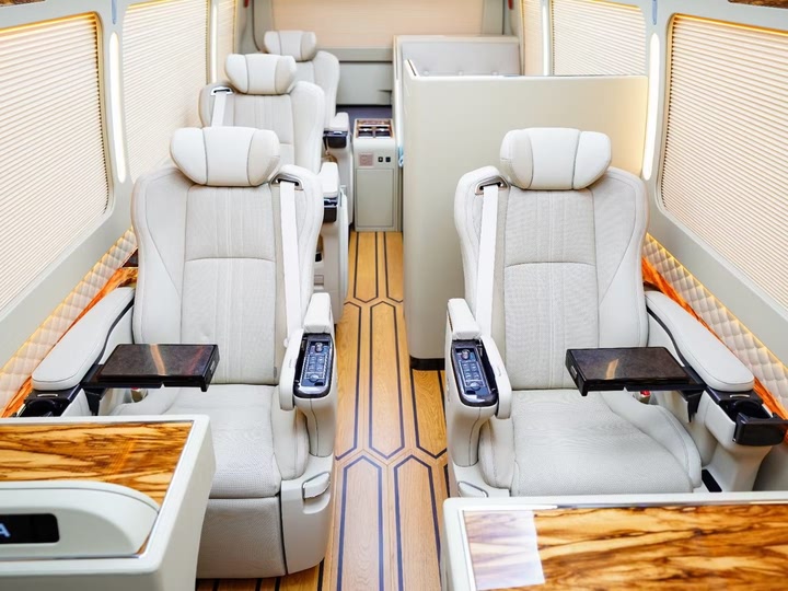 Hongqi Guoyue 2024 2024款 3.0T 旗舰版 17座