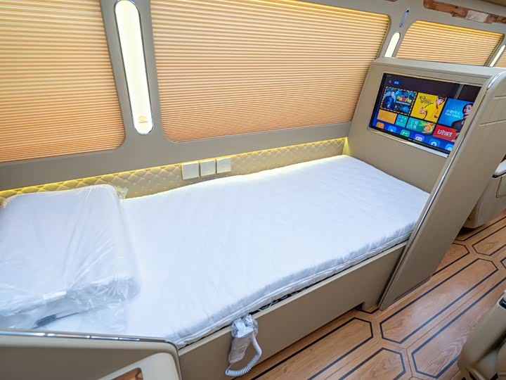 Hongqi Guoyue 2024 2024款 3.0T 旗舰版 17座