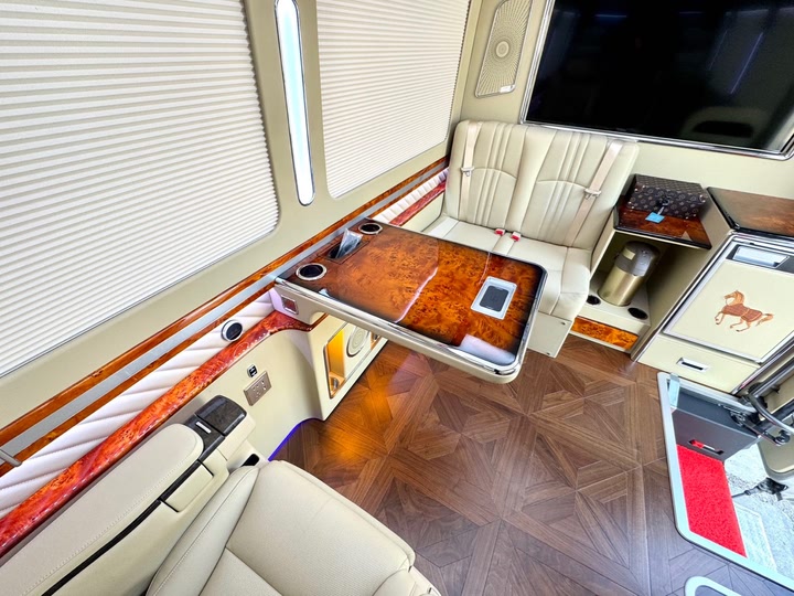 Hongqi Guoyue 2024 2024款 3.0T 旗舰版 17座