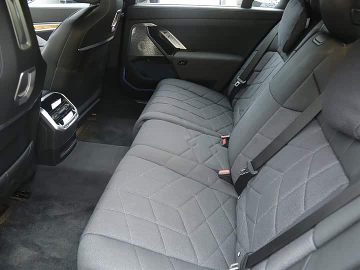 BMW i7 2023 2023款 M70L