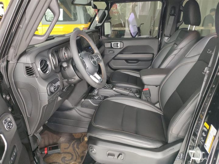 Jeep Wrangler 2024 2024款 2.0T 撒哈拉四门版