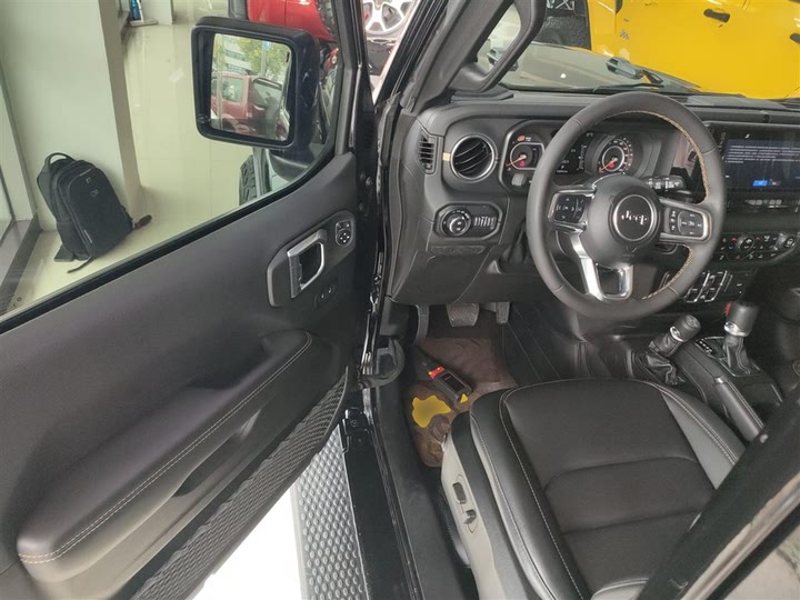Jeep Wrangler 2024 2024款 2.0T 撒哈拉四门版