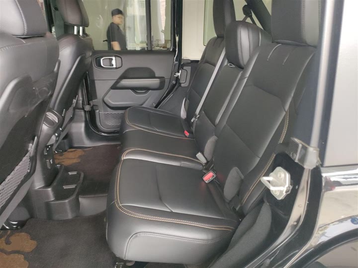 Jeep Wrangler 2024 2024款 2.0T 撒哈拉四门版