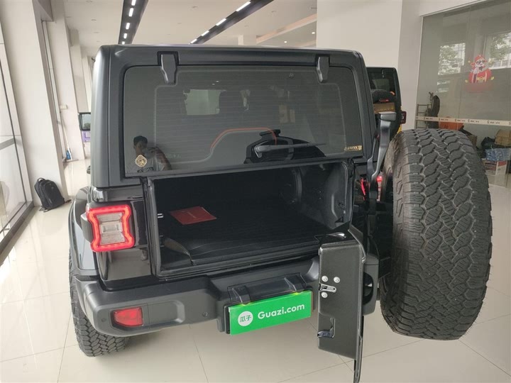 Jeep Wrangler 2024 2024款 2.0T 撒哈拉四门版