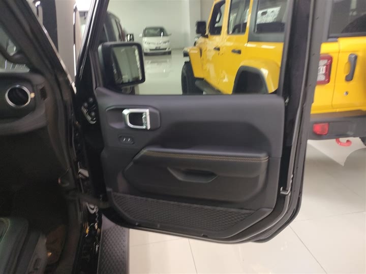 Jeep Wrangler 2024 2024款 2.0T 撒哈拉四门版