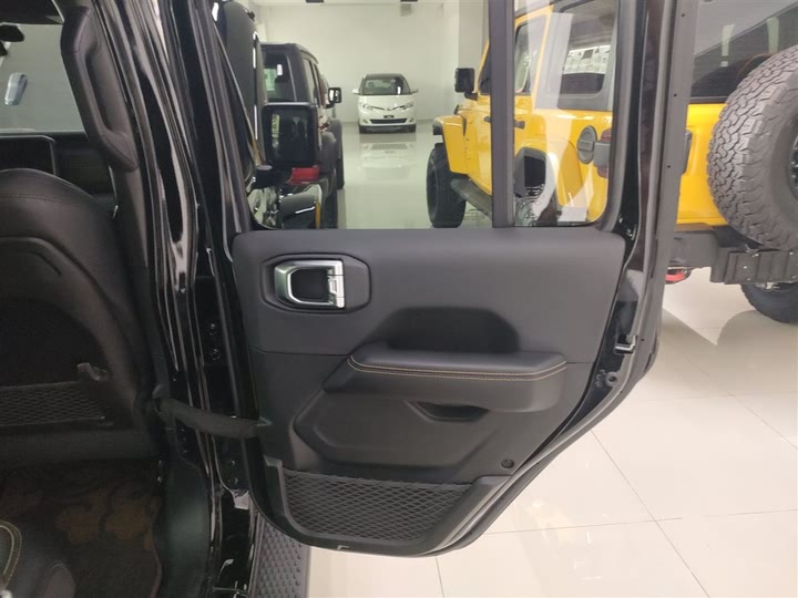 Jeep Wrangler 2024 2024款 2.0T 撒哈拉四门版