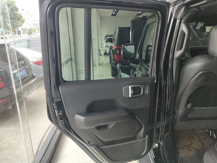 Jeep Wrangler 2024 2024款 2.0T 撒哈拉四门版