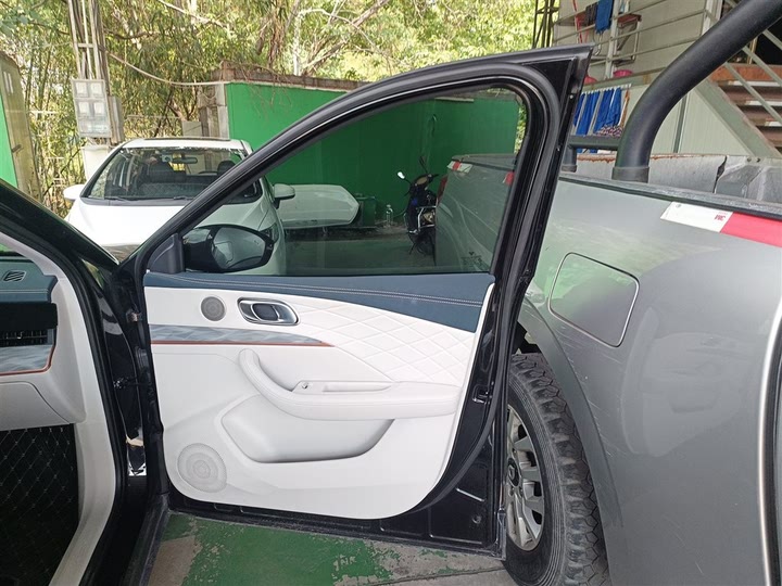 Hozon L 2024 2024款 增程 220 尊享版