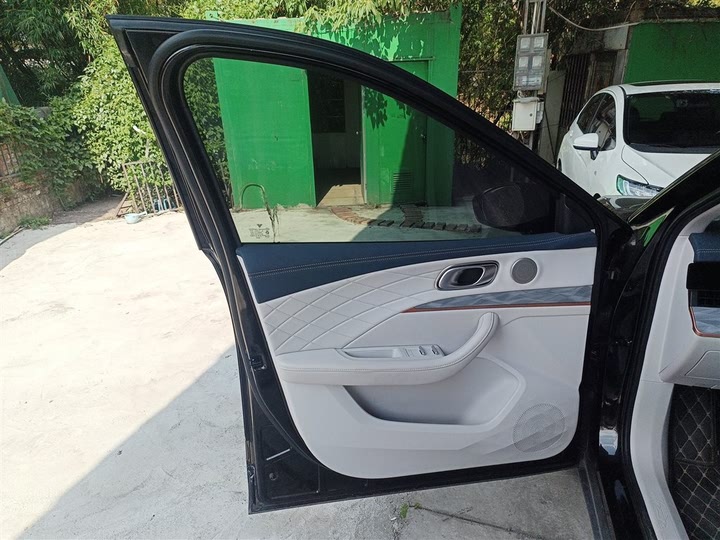 Hozon L 2024 2024款 增程 220 尊享版