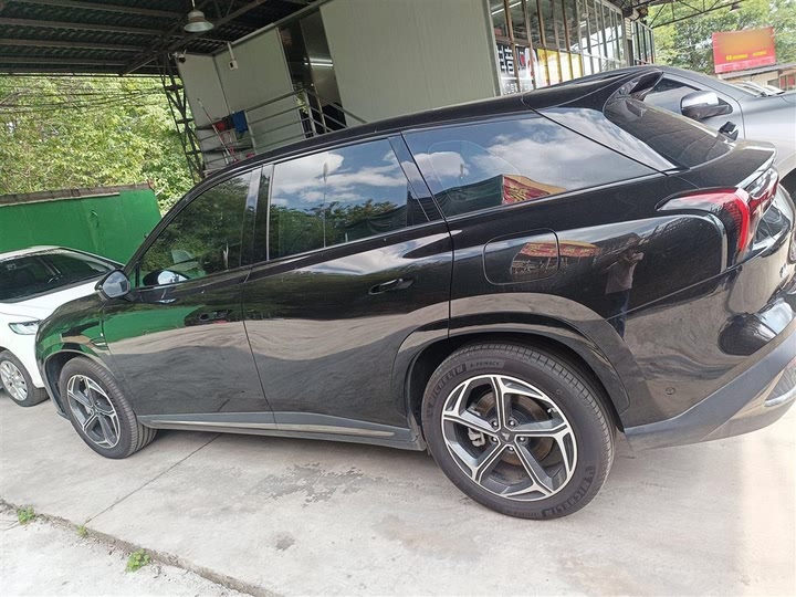 Hozon L 2024 2024款 增程 220 尊享版