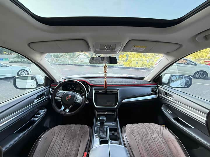 Roewe RX8 2019 2019款 30T 两驱超群旗舰版