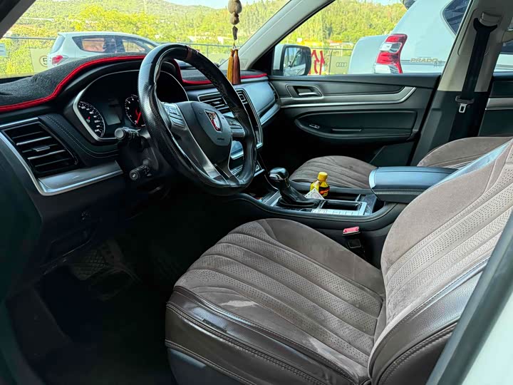 Roewe RX8 2019 2019款 30T 两驱超群旗舰版