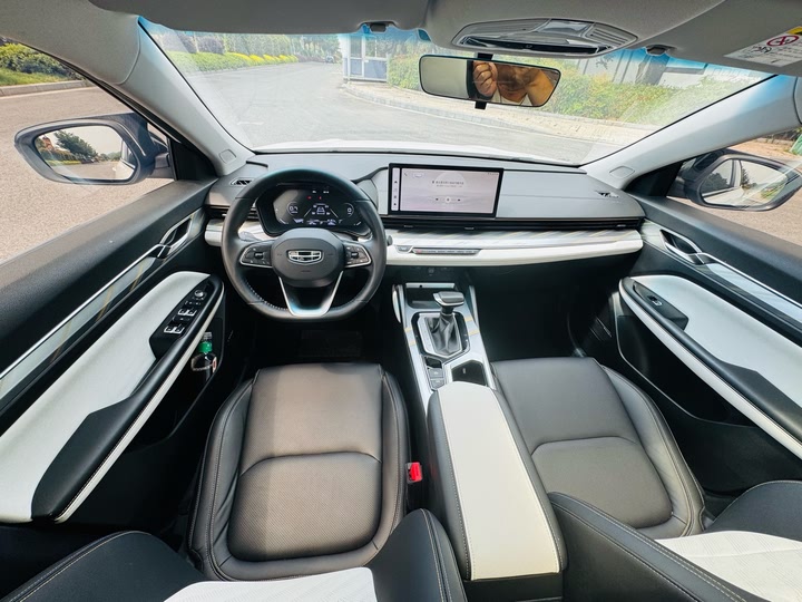 Geely Emgrand L 2022 2022款 1.4T CVT尊贵型