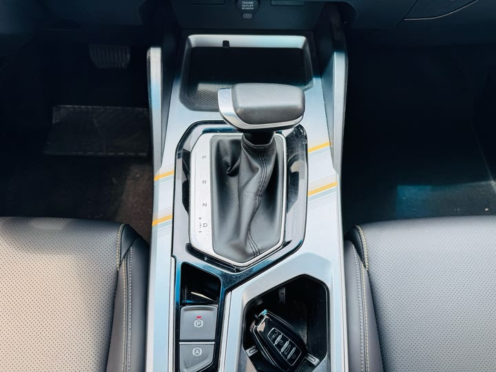 Geely Emgrand L 2022 2022款 1.4T CVT尊贵型