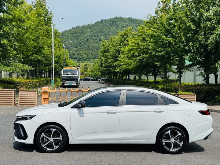 Geely Emgrand L 2022 2022款 1.4T CVT尊贵型