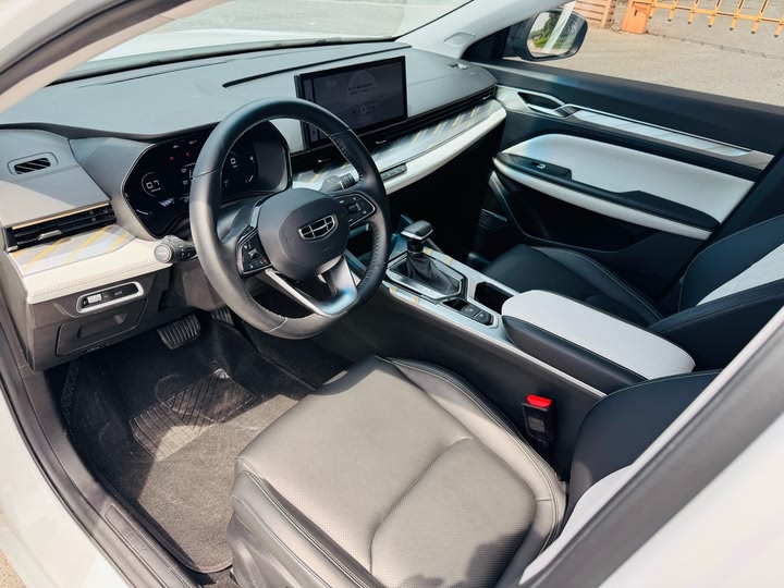 Geely Emgrand L 2022 2022款 1.4T CVT尊贵型