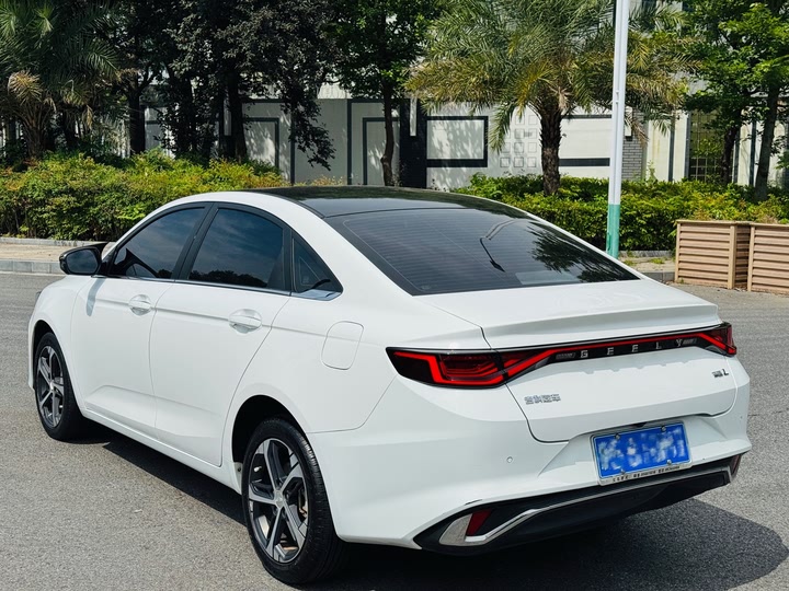 Geely Emgrand L 2022 2022款 1.4T CVT尊贵型