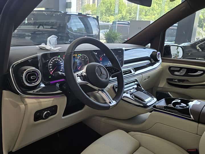 Mercedes-Benz V-Class 2024 2024款 V 300 L 长轴距豪华版