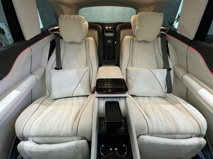 Mercedes-Benz GLS-Class 2025 2025款 GLS 450 4MATIC 动感型