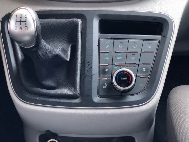 JAC Refine M4 2021 2021款 2.0L 手动舒适版